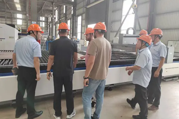 Bienvenido Rusia Cliente Visita Ritman Laser Factory